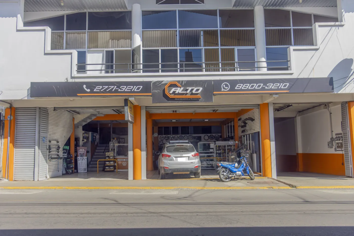 Fachada de Repuestos Alto, San Isidro de El General